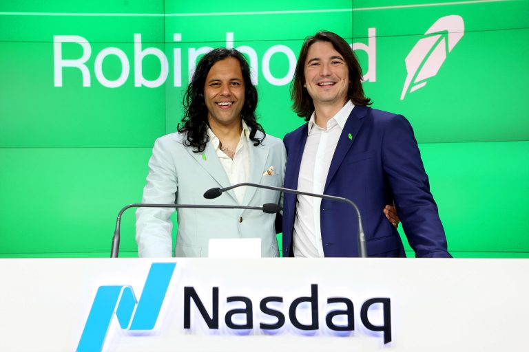 Robinhood shares rally 5% Friday after falling 14% in earlier trading