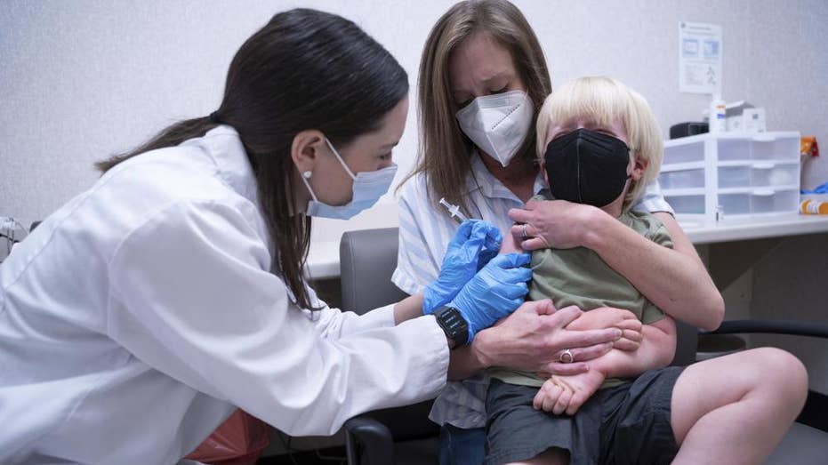Child receive COVID vaccine