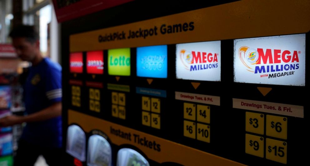 PHOTO: A lottery ticket vending machine sits in a convenience store, July 21, 2022, in Northbrook, Ill.