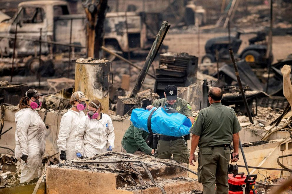 PHOTO: Sheriff's Deputy Johnson carries remains of a McKinney Fire victim from a destroyed home, Aug. 1, 2022, in Klamath National Forest, Calif.