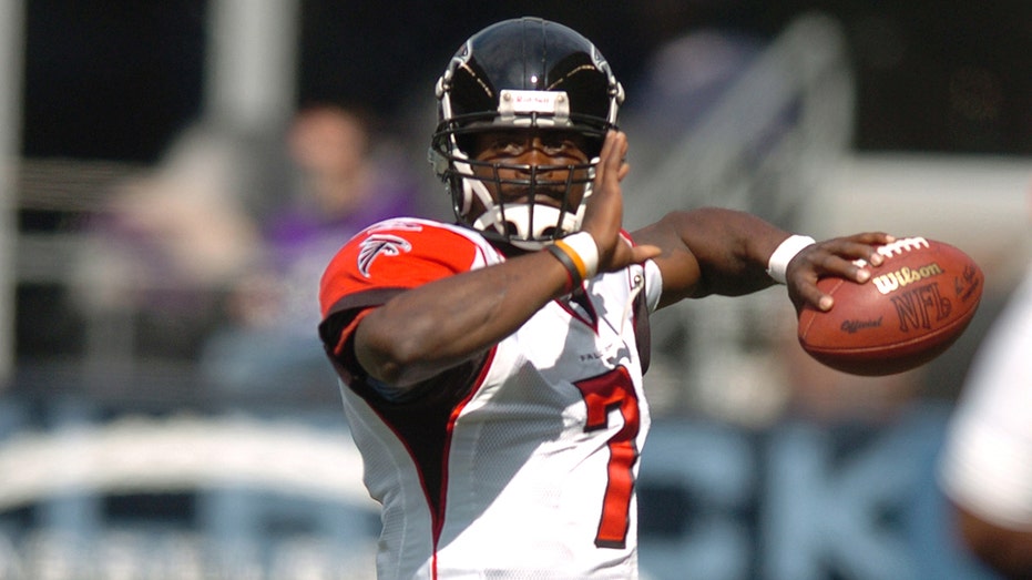 Michael Vick warms up in 2005