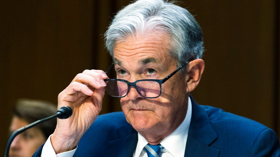 Federal Reserve Jerome Powell in a suit w