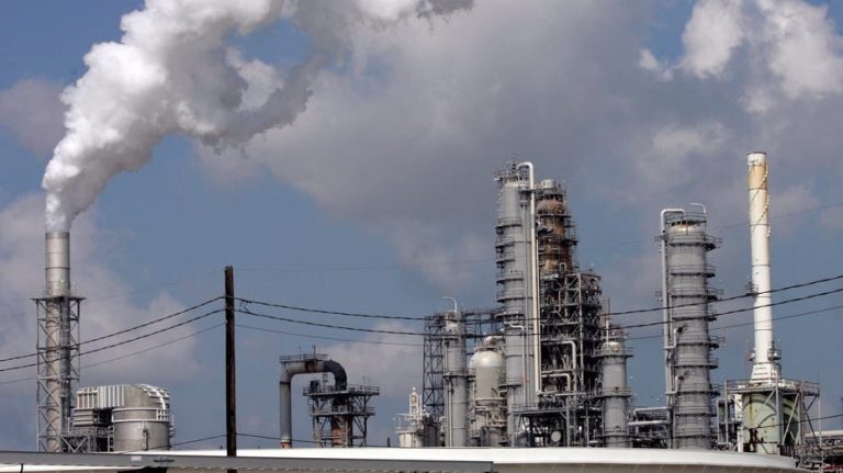 US oil refiners to keep running at breakneck speeds in fourth quarter