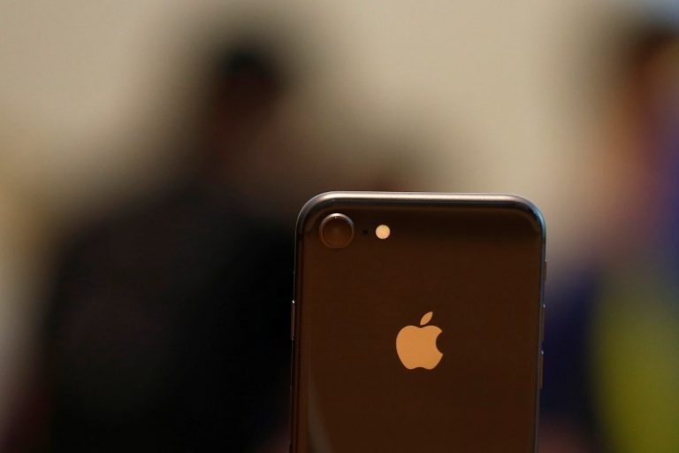 ‘Anemic’ iPhone 8 demand drags Apple shares lower