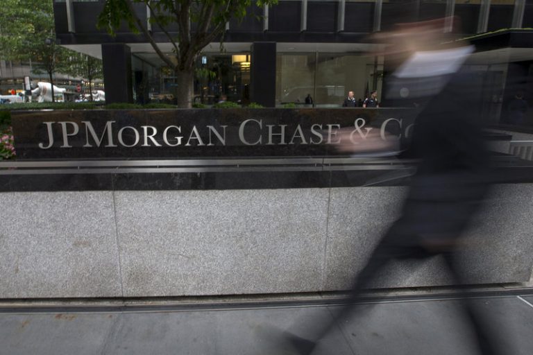 Loan growth helps JPMorgan beat expectations despite trading decline