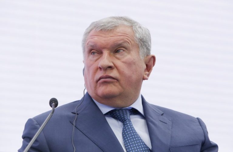 Rosneft’s Sechin says no watershed in oil market, U.S. shale oil a risk