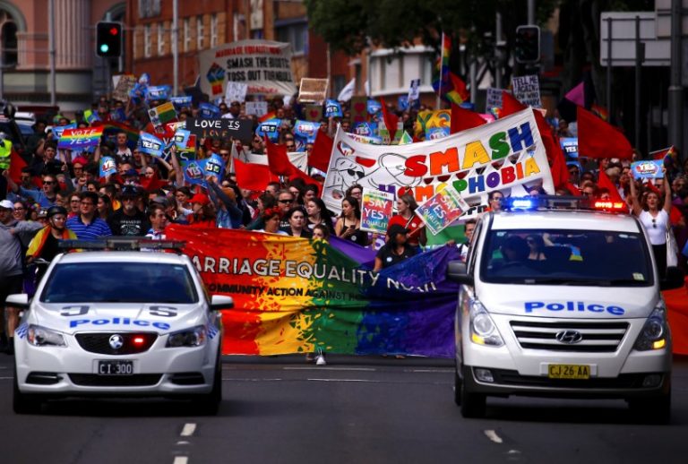 Thousands rally for gay marriage before Australian postal vote closes