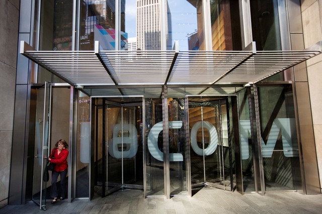 Viacom looks to U.S. mobile deals as young viewers flee TV