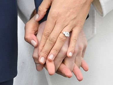 1st look at Meghan Markle’s engagement ring from Prince Harry