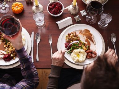 Expert tips for navigating Thanksgiving dinner conversation