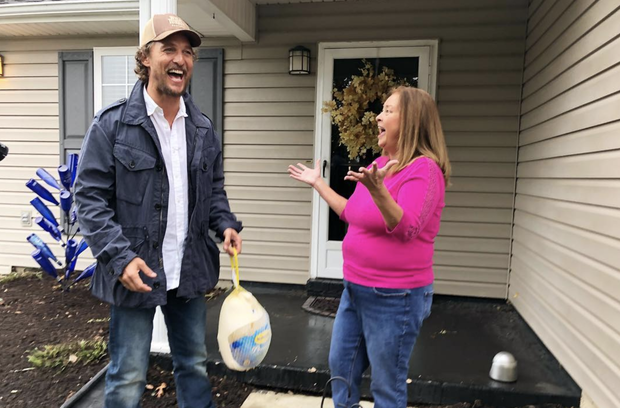 Matthew McConaughey surprises strangers with free turkeys