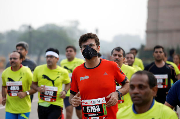 New Delhi’s polluted air doesn’t deter half marathon runners
