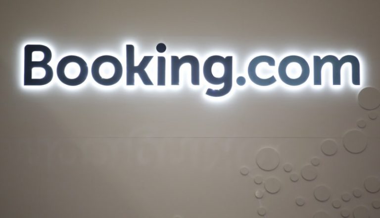 Priceline shares tumble as profit forecast misses Street view
