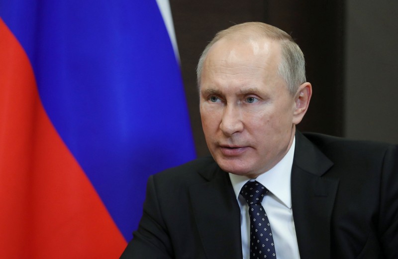 Russian President Putin talks with Sudan’s President al-Bashir in the Black Sea resort of Sochi