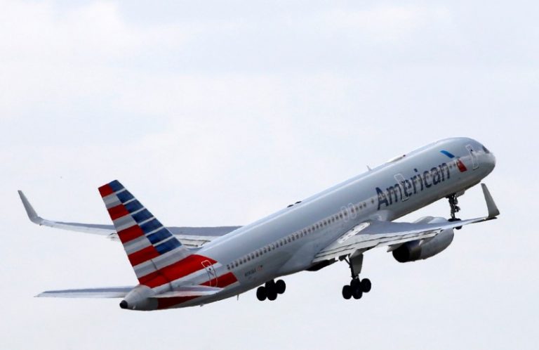 Thousands of American Air flights in December missing pilots: union