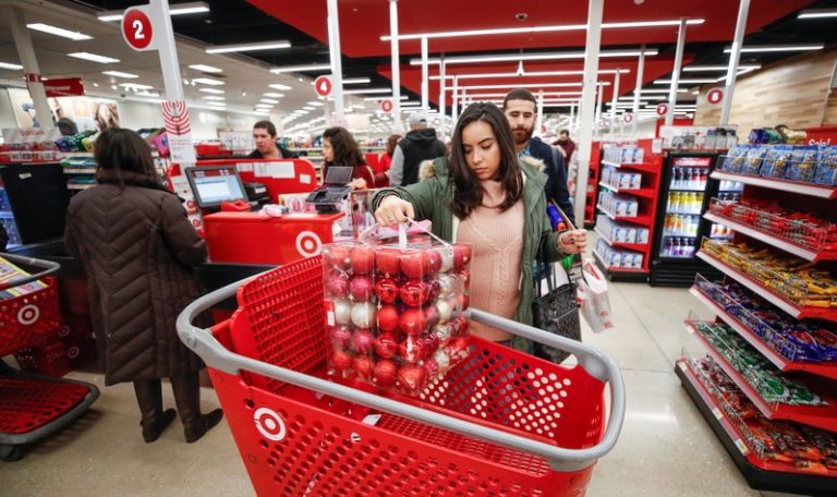 U.S. online sales surge, shoppers throng stores on Thanksgiving evening