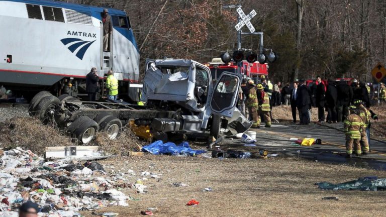 1 dead in accident involving train carrying GOP members of Congress