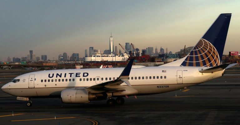 Airline shares are dropping after United forecast raises price-war concerns