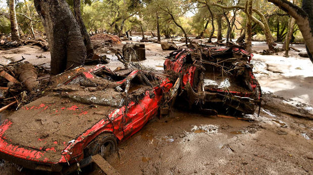 Death toll rises as crews sift through California mudslide debris