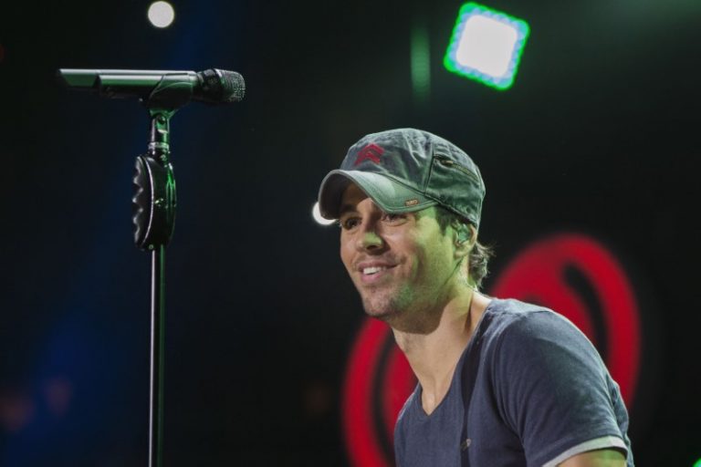 Enrique Iglesias sues Universal over streaming royalties