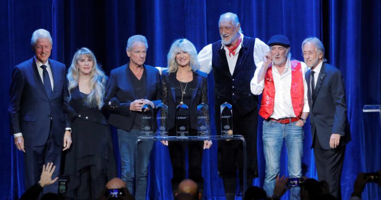 Fleetwood Mac helps raise $7 million at benefit in NYC