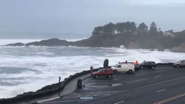 Huge storm pounding West Coast as East sees warm-up