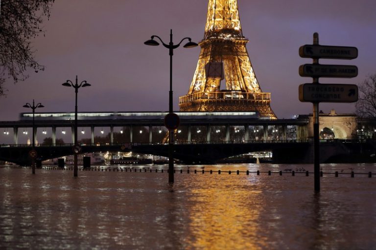 Louvre shuts Islamic art display due to rising river Seine