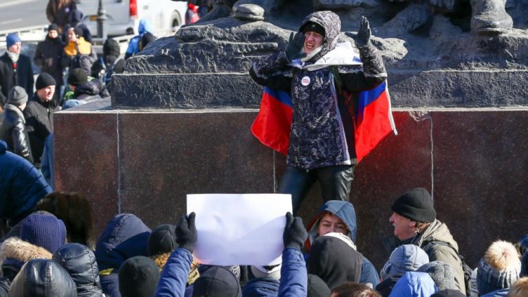 Top Putin opponent among hundreds arrested amid anti-government protests in Russia