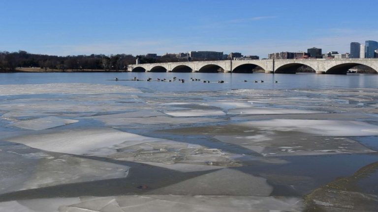 Upper Midwest and central Plains bracing for heavy snow, Northeast thaws out