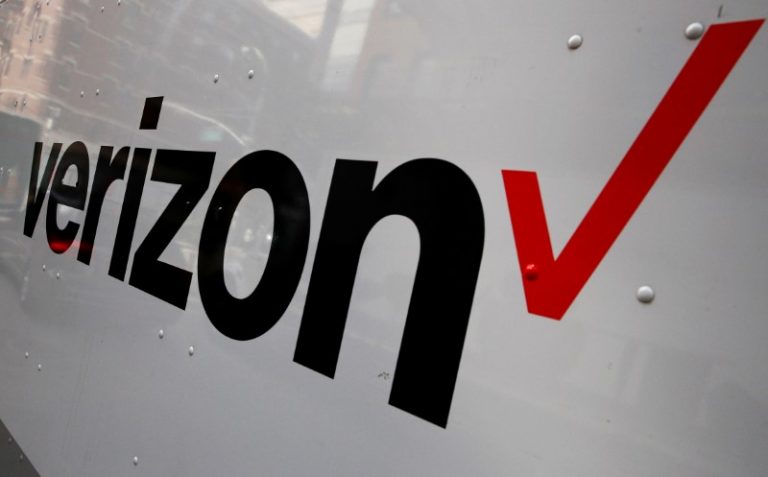 Verizon says new U.S. tax law to increase 4th-qtr earnings