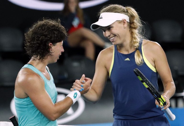 Wozniacki sees off Suarez Navarro to reach semi-finals