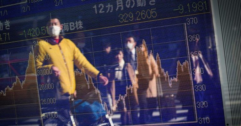 Asian stocks closed mixed; Nikkei slips as yen rises to a 15-month high