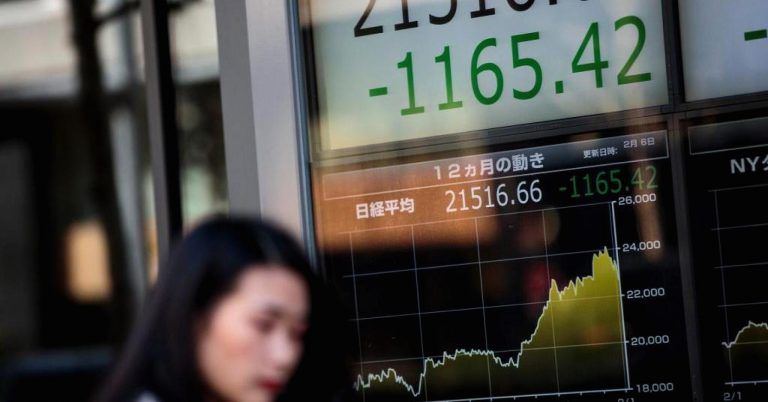 Asian stocks tumble after US markets sharply sell-off; Chinese shares lead losses