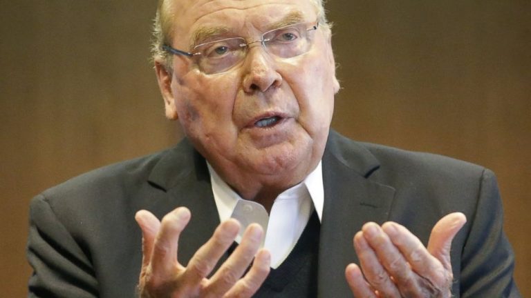 Correction: Obit-Jon Huntsman Sr story