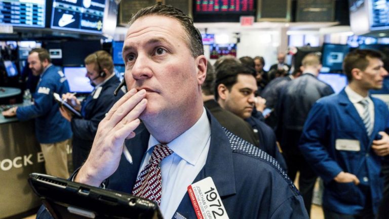 Dow rallies back, ends trading day sharply higher