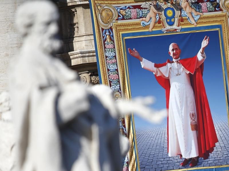 The tapestry with the image of Pope Paul VI is unveiled as Pope Francis celebrates the mass for his beatification in St. Peter's square at the Vatican
