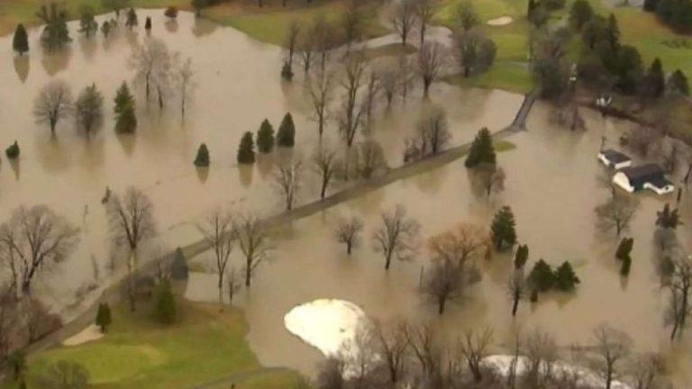 Midwest may see record flooding as rain continues