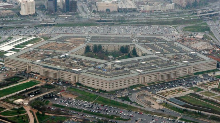 Military looking at possible cellphone ban at the Pentagon