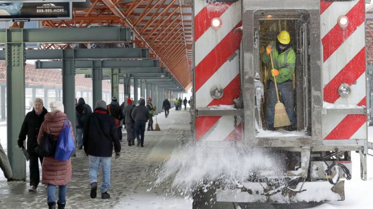 Snow continues to fall in Midwest, while Southeast experiences heavy rain