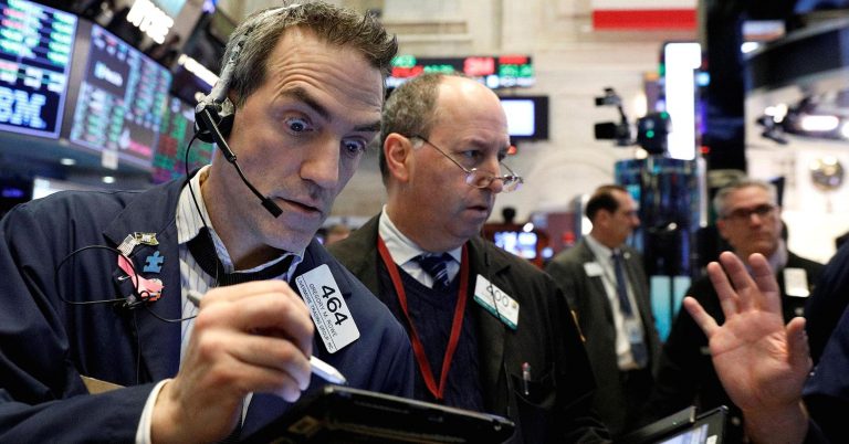 Stock market loses nearly $1 trillion on the week