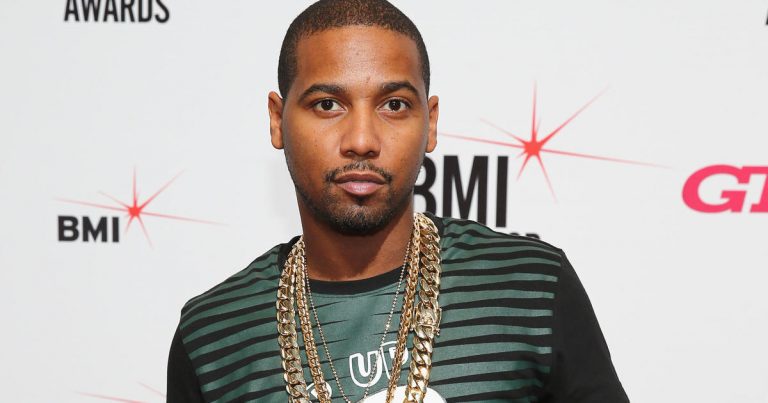 Airport police search for Juelz Santana rapper after finding gun