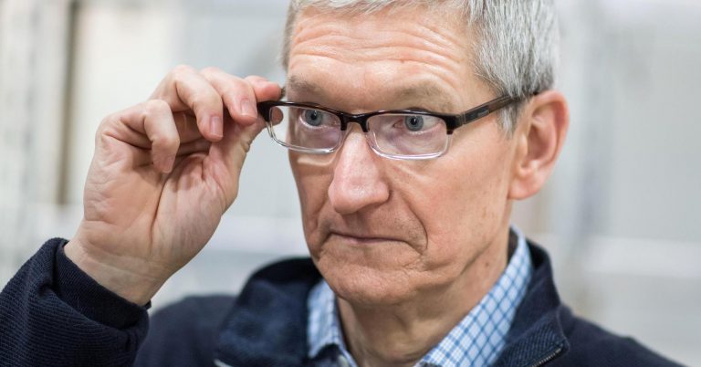 Cramer: Tim Cook’s comments show that the ‘long knives’ are out for Facebook after data leak