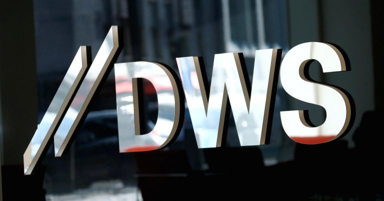 Deutsche Bank’s DWS unit starts trading at 32.55 euros in stock market debut