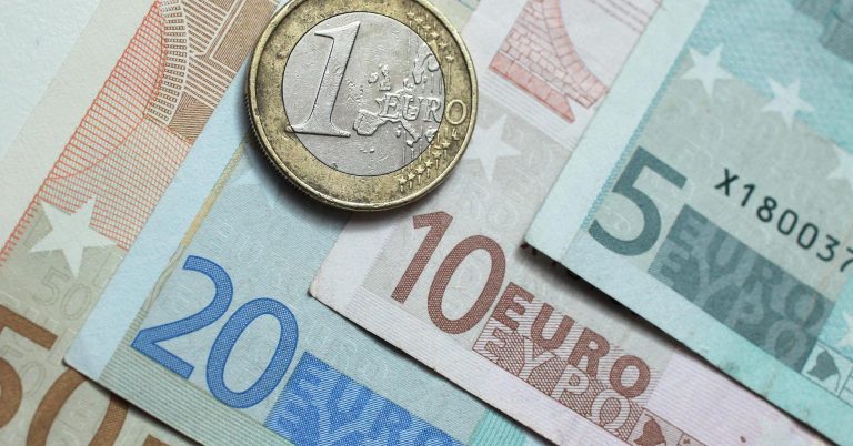 Euro unchanged despite populist support in Italian election as traders await clarity