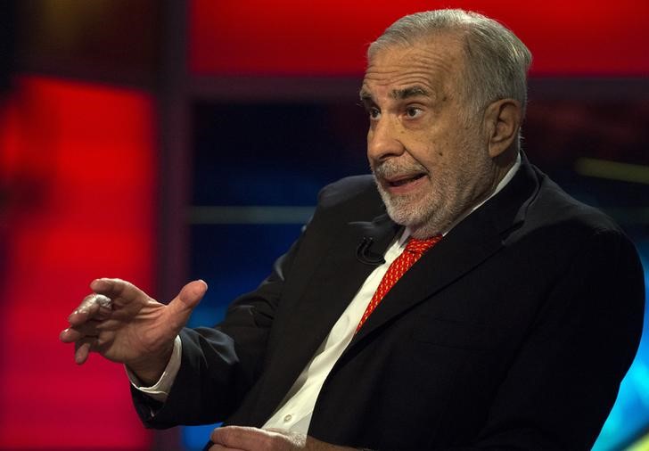 FILE PHOTO - Carl Icahn gives an interview on FOX Business Network's Neil Cavuto show in New York