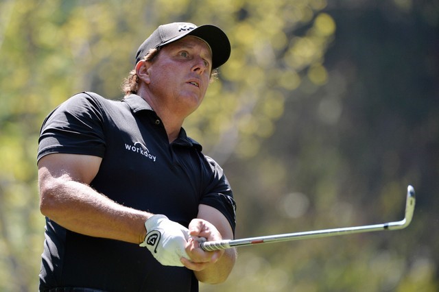 Mickelson ends five-year victory drought in Mexico