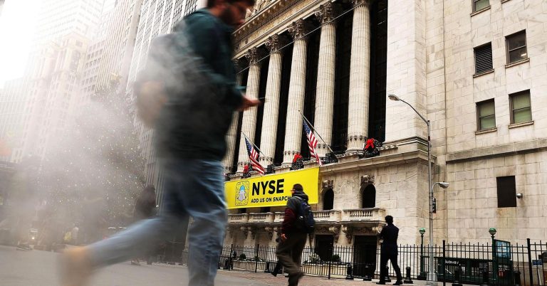 Stock futures point to sharply lower opening after Wall Street-friendly Cohn resigns