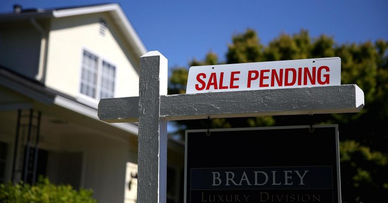 US pending home sales rise in February