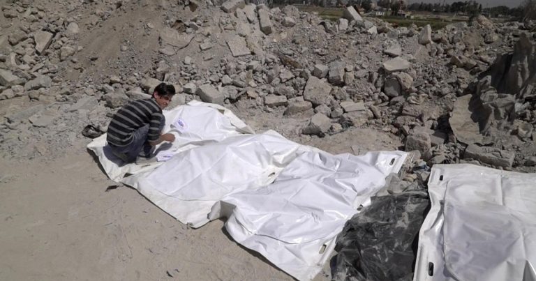 1,000 bodies, including ISIS fighters, buried in mass grave