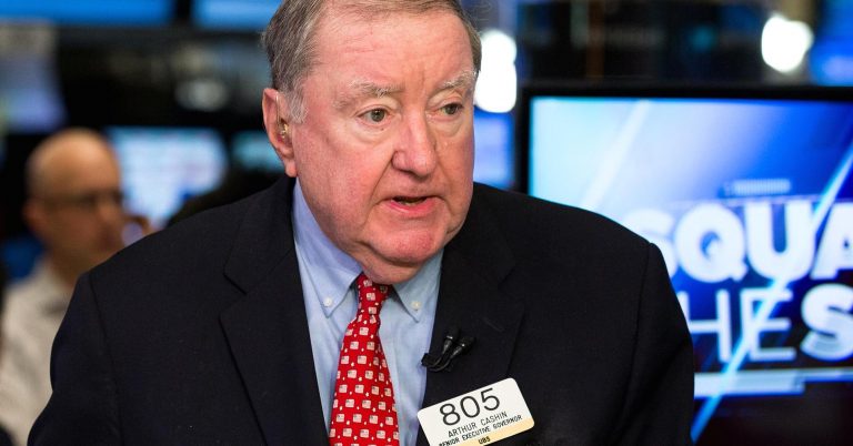 Art Cashin: Markets hold modest gains — Trump Amazon tweet could’ve ‘doomed the week’